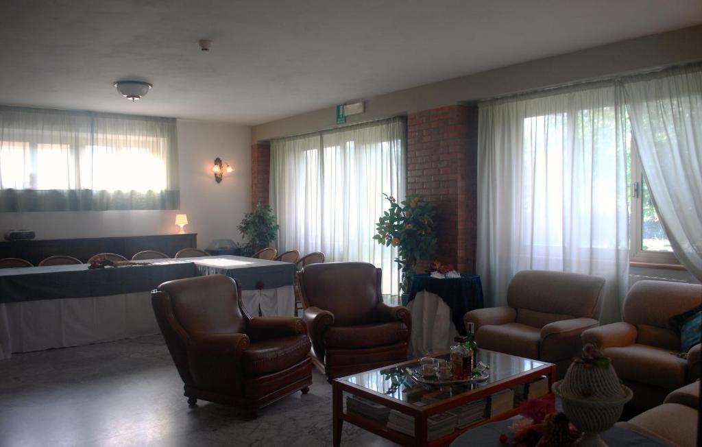קסטלנואובו מגרה Albergo Smeraldo מראה חיצוני תמונה