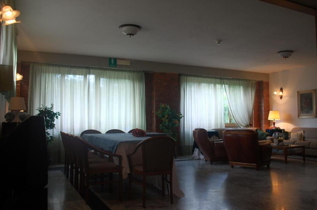 קסטלנואובו מגרה Albergo Smeraldo מראה חיצוני תמונה