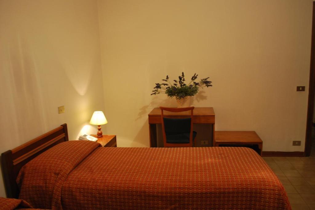 קסטלנואובו מגרה Albergo Smeraldo מראה חיצוני תמונה