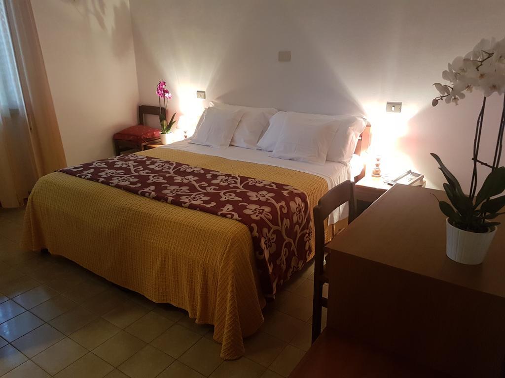 קסטלנואובו מגרה Albergo Smeraldo מראה חיצוני תמונה