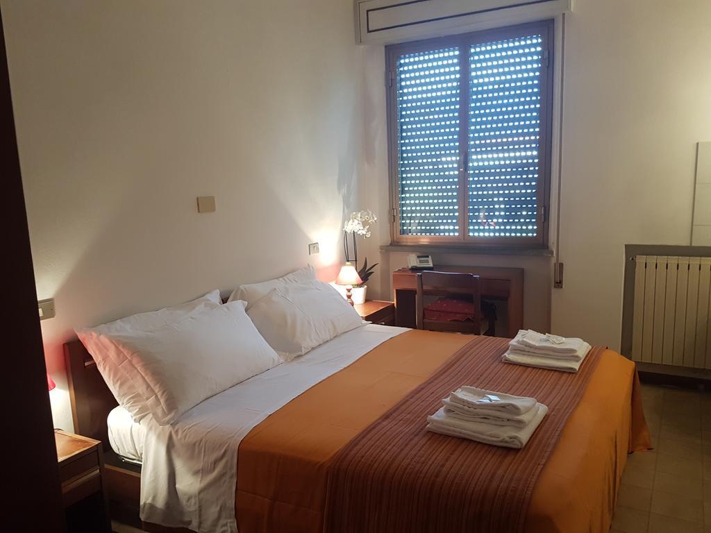 קסטלנואובו מגרה Albergo Smeraldo מראה חיצוני תמונה