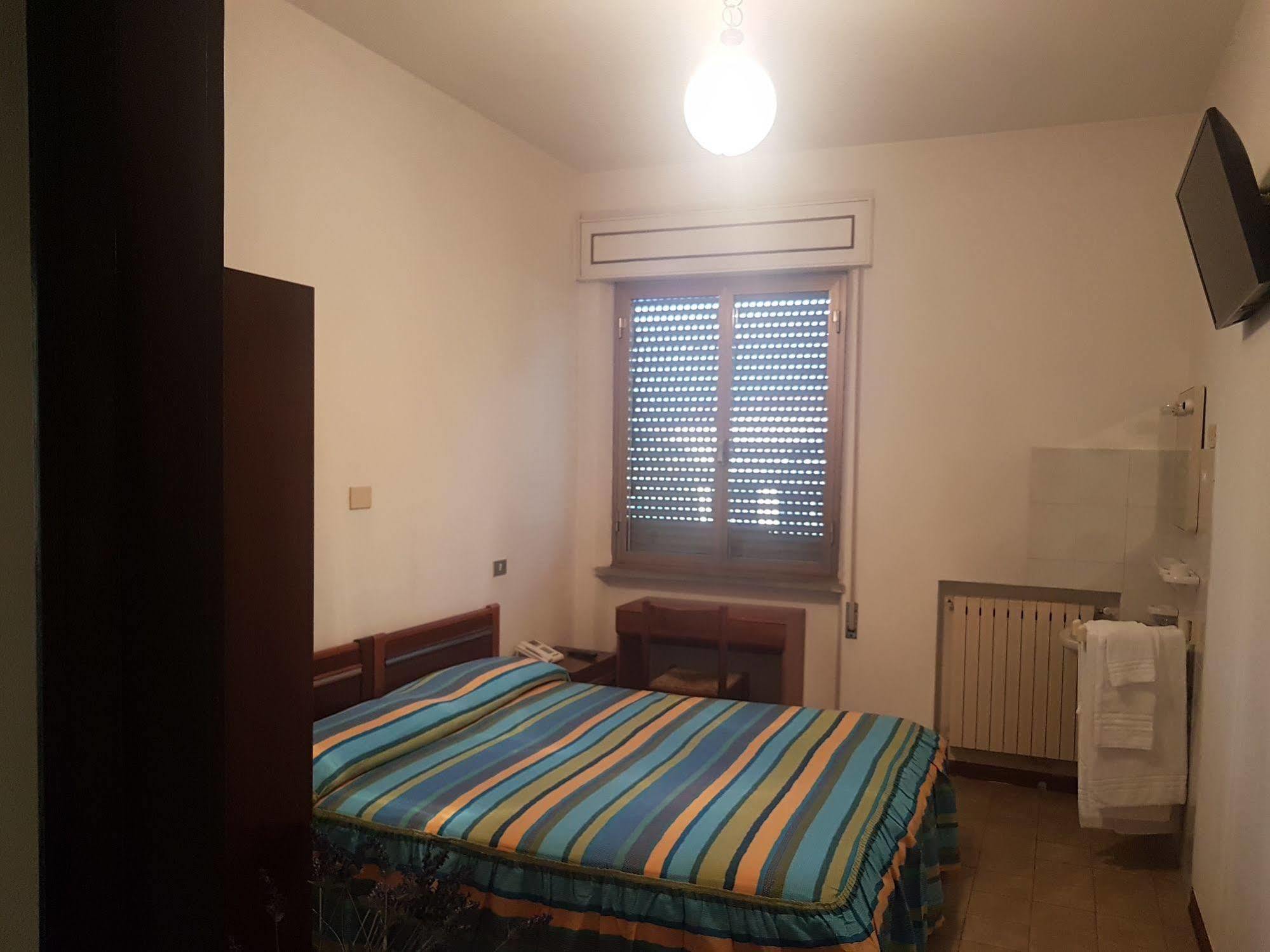 קסטלנואובו מגרה Albergo Smeraldo מראה חיצוני תמונה